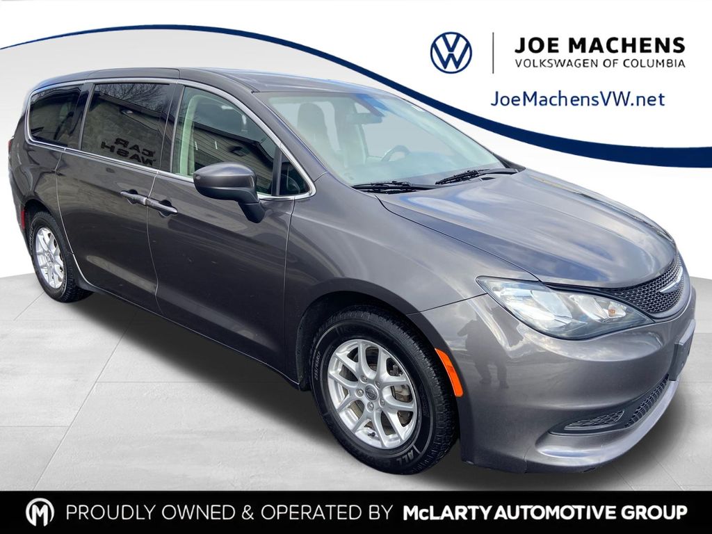 Pre-Owned 2022 Chrysler Voyager LX's photo