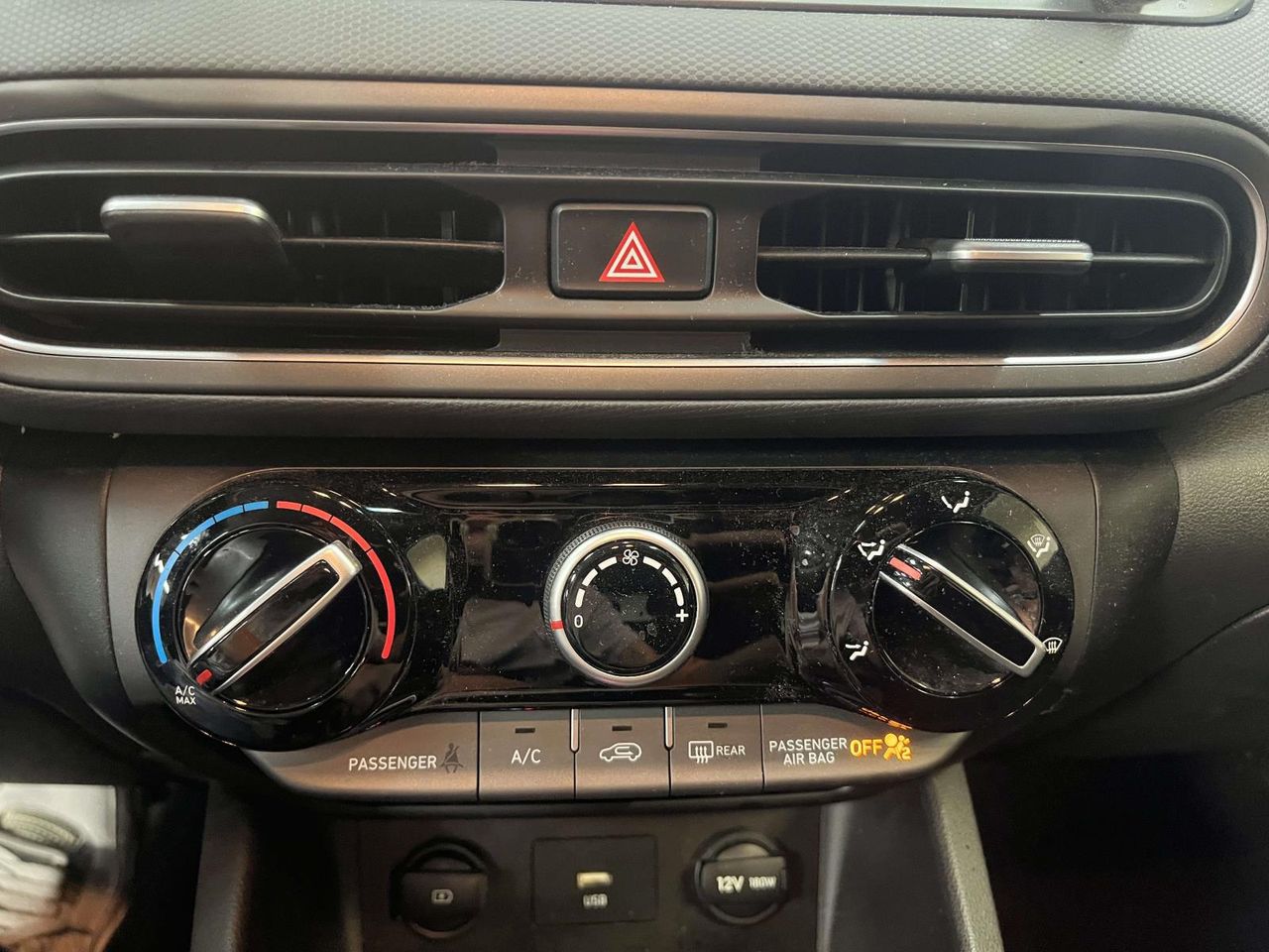 2023 Hyundai Kona SEL photo 18