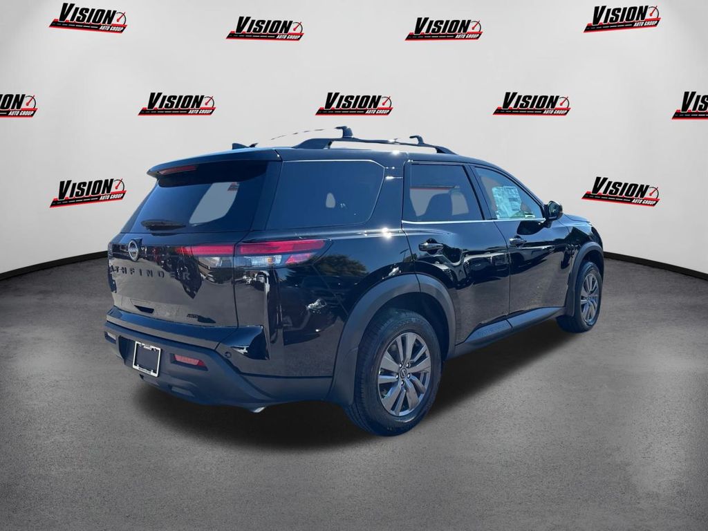 2025 Nissan Pathfinder SV photo 5
