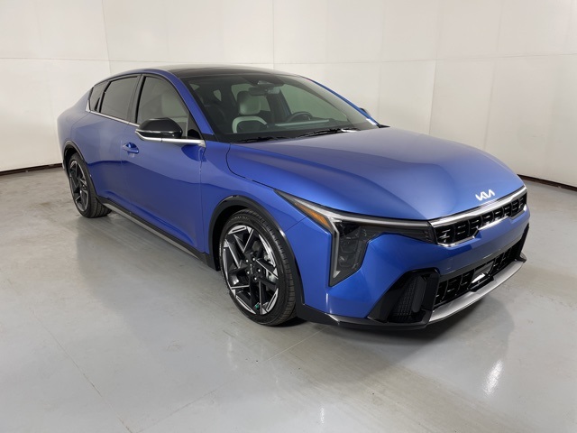 2025 Kia K4 GT-Line photo 2