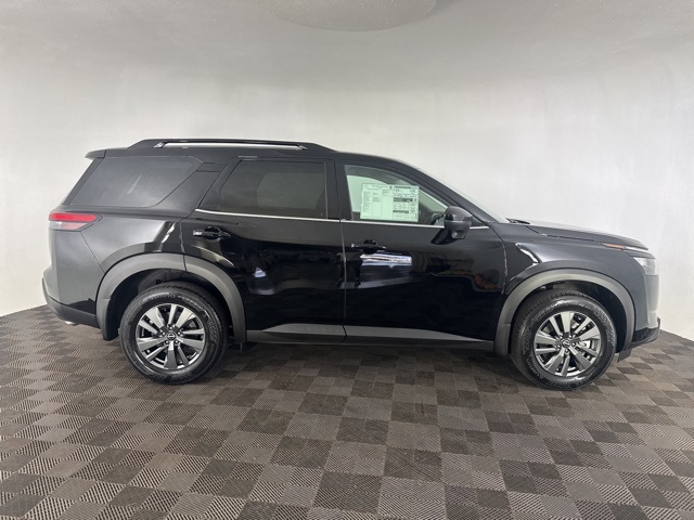 2025 Nissan Pathfinder SV photo 4