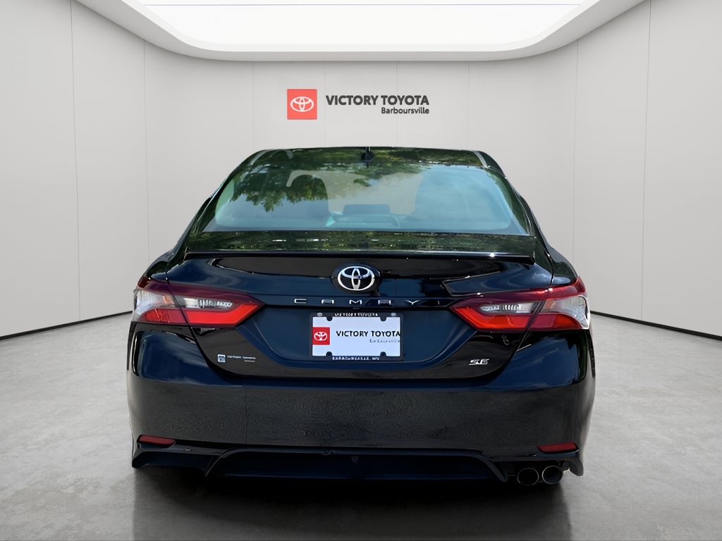 2021 Toyota Camry SE photo 3