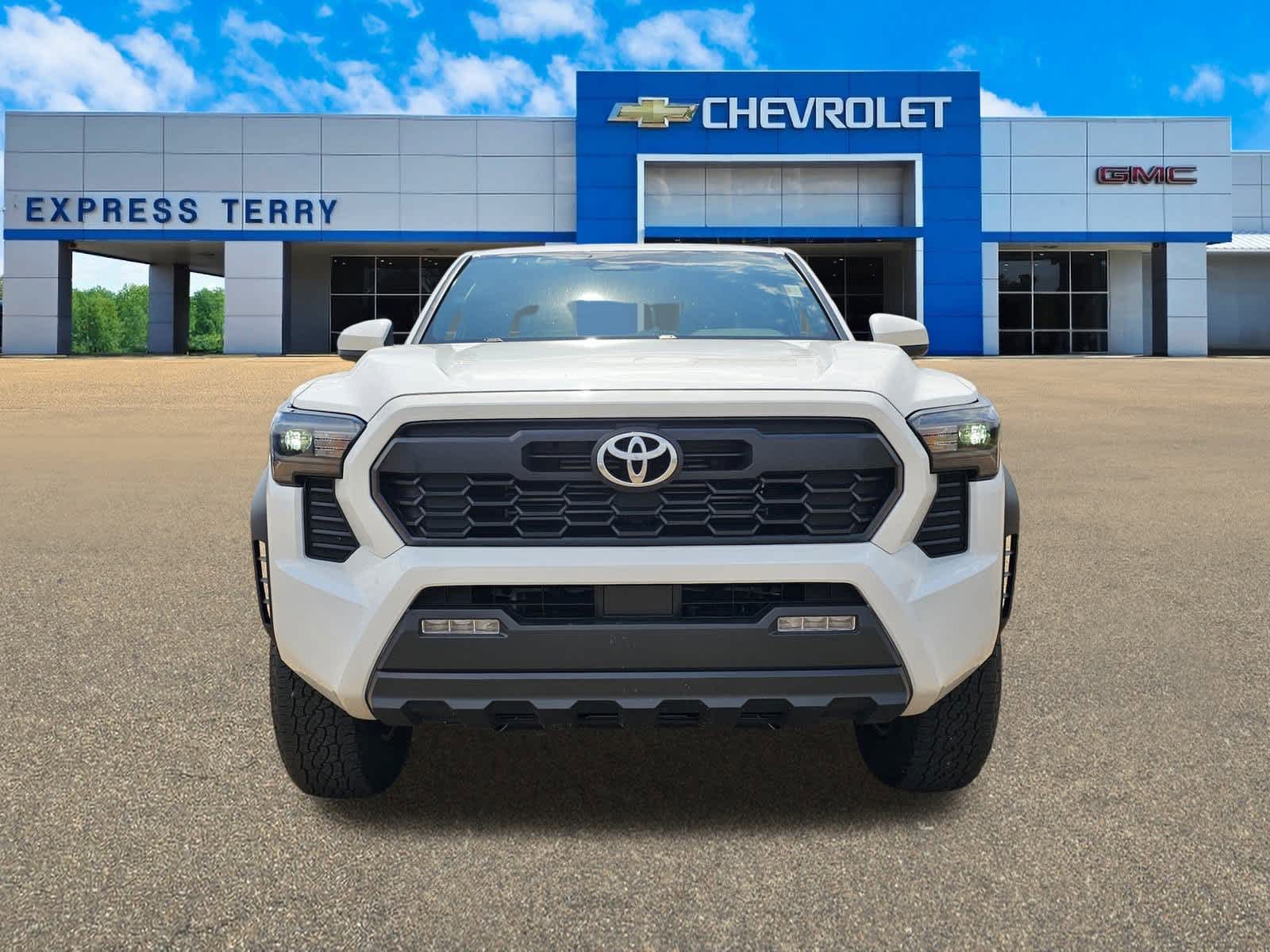 2024 Toyota Tacoma TRD Off-Road photo 2