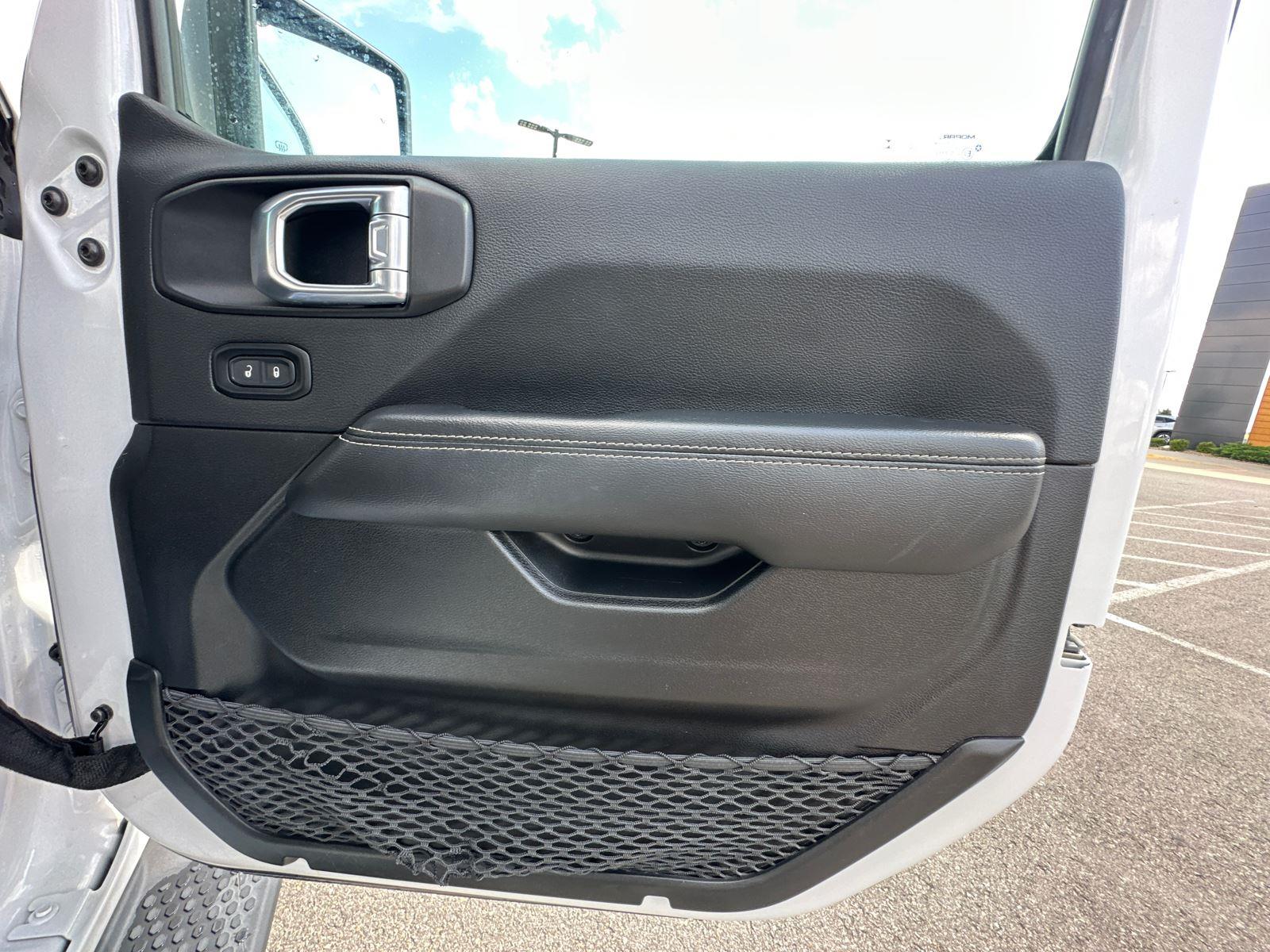 2021 Jeep Wrangler Unlimited Sahara photo 28