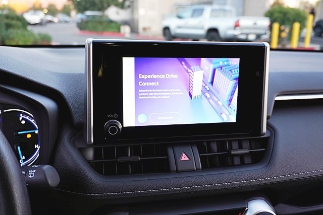 Used 2025 White Toyota LE image 25