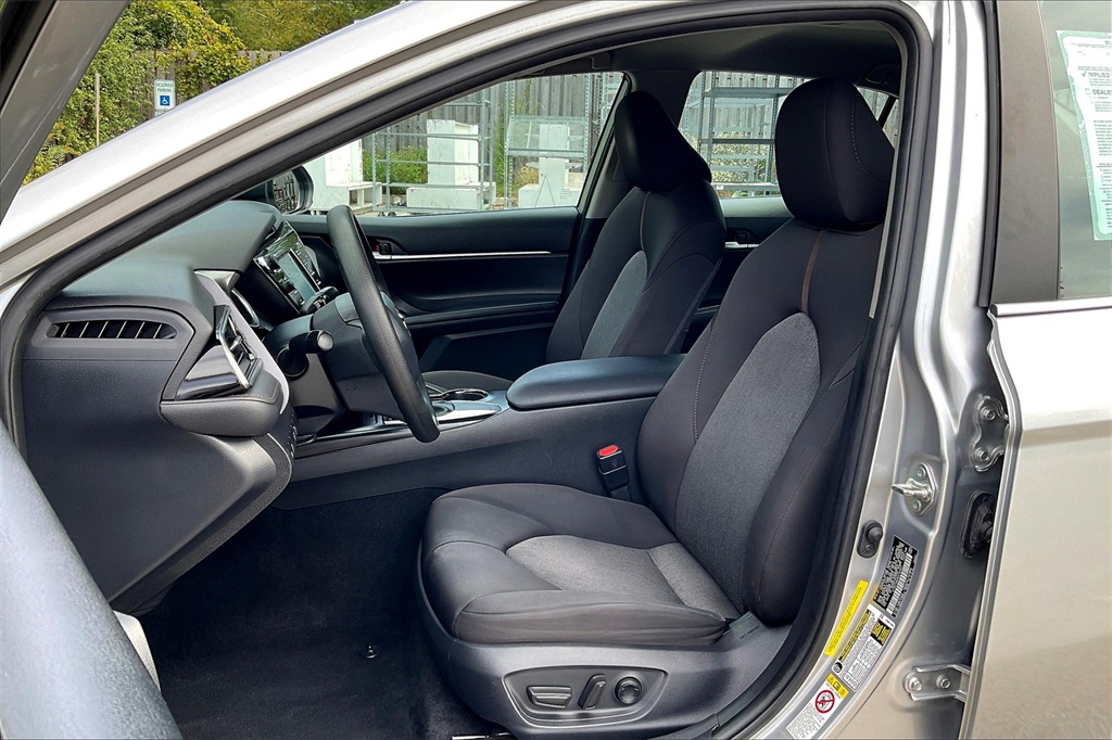 2019 Toyota Camry LE photo 23