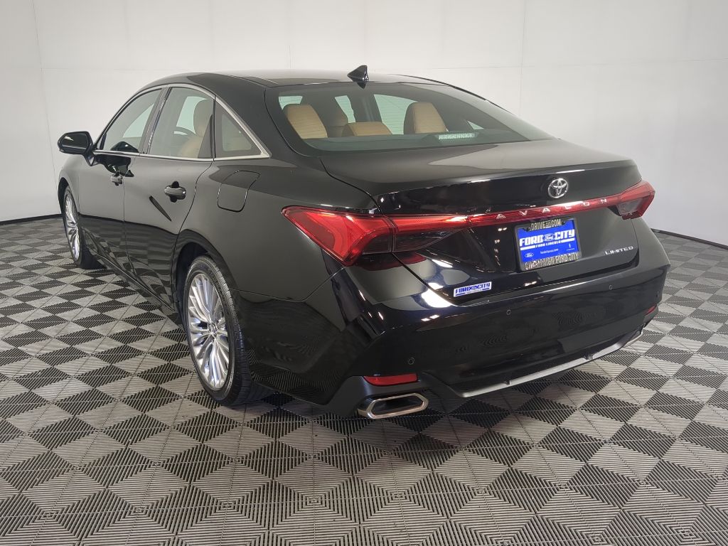 2020 Toyota Avalon Limited Hybrid photo 5