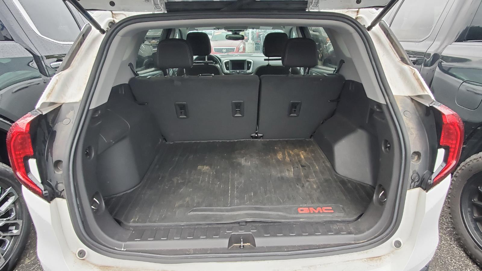 2024 Gmc Terrain SLE photo 5