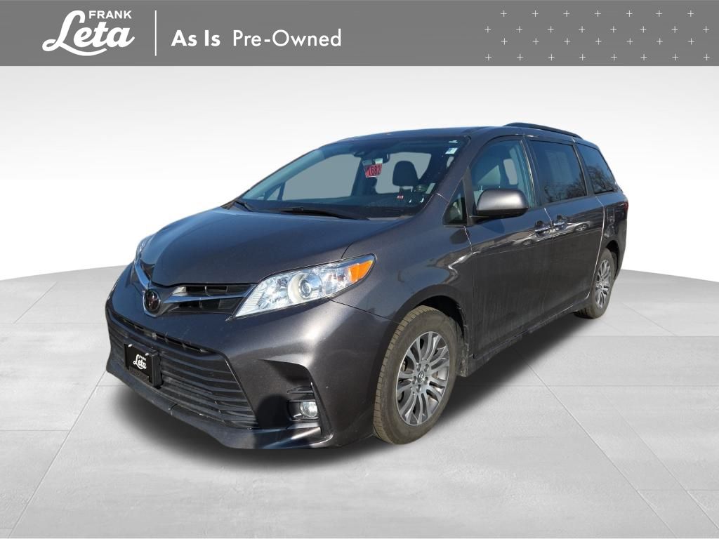 2019 Toyota Sienna XLE's photo