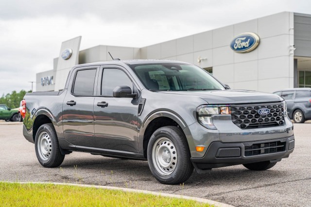 2025 Ford Maverick XL's photo