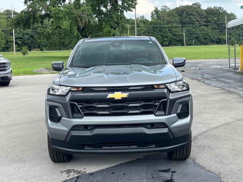 2025 Chevrolet Colorado Work Truck LT photo 2