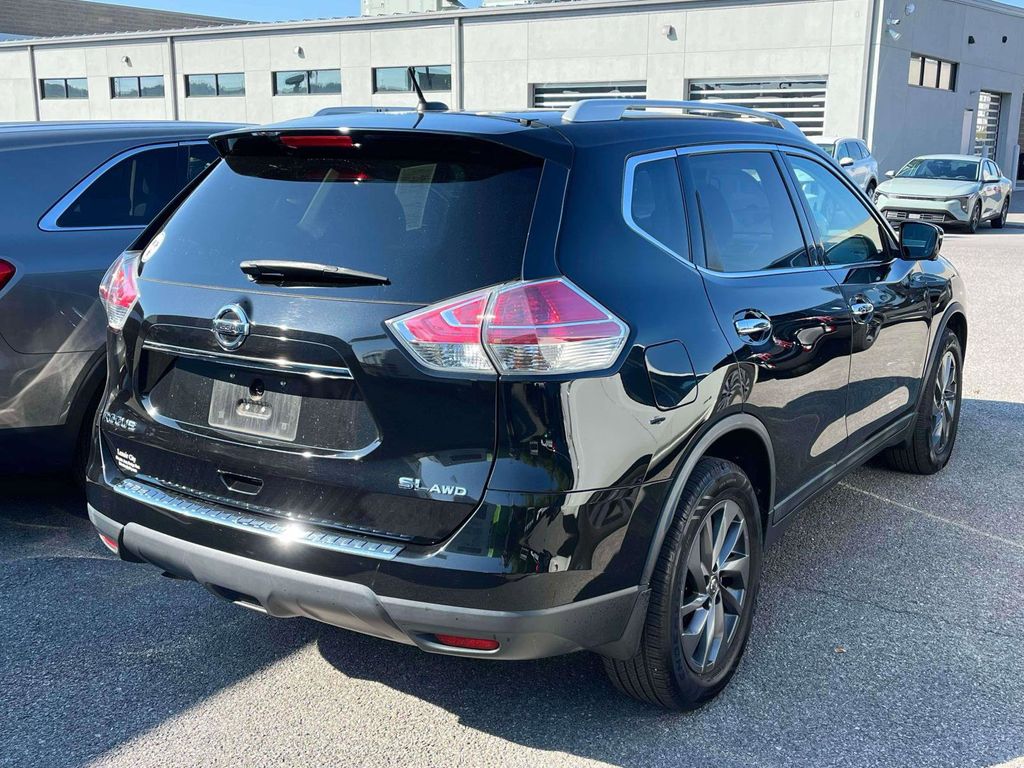 2016 Nissan Rogue SL photo 2
