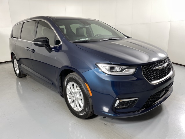 2025 Chrysler Pacifica photo 2