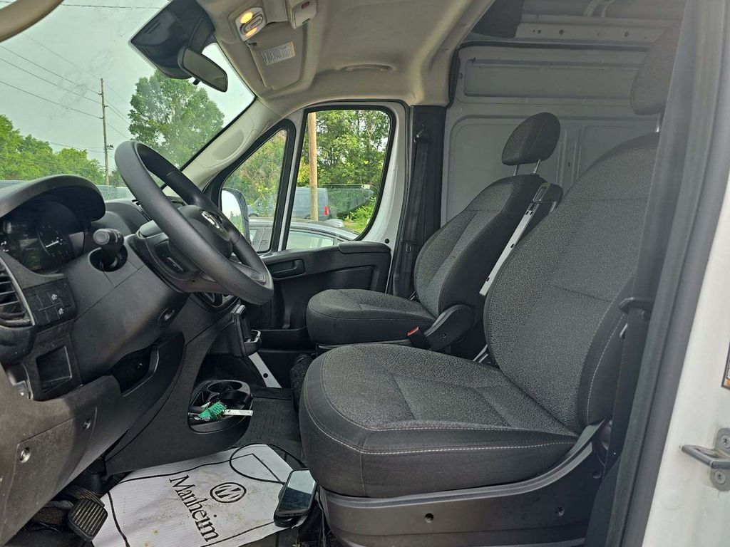 2023 Ram ProMaster 2500 Cargo Van photo 2