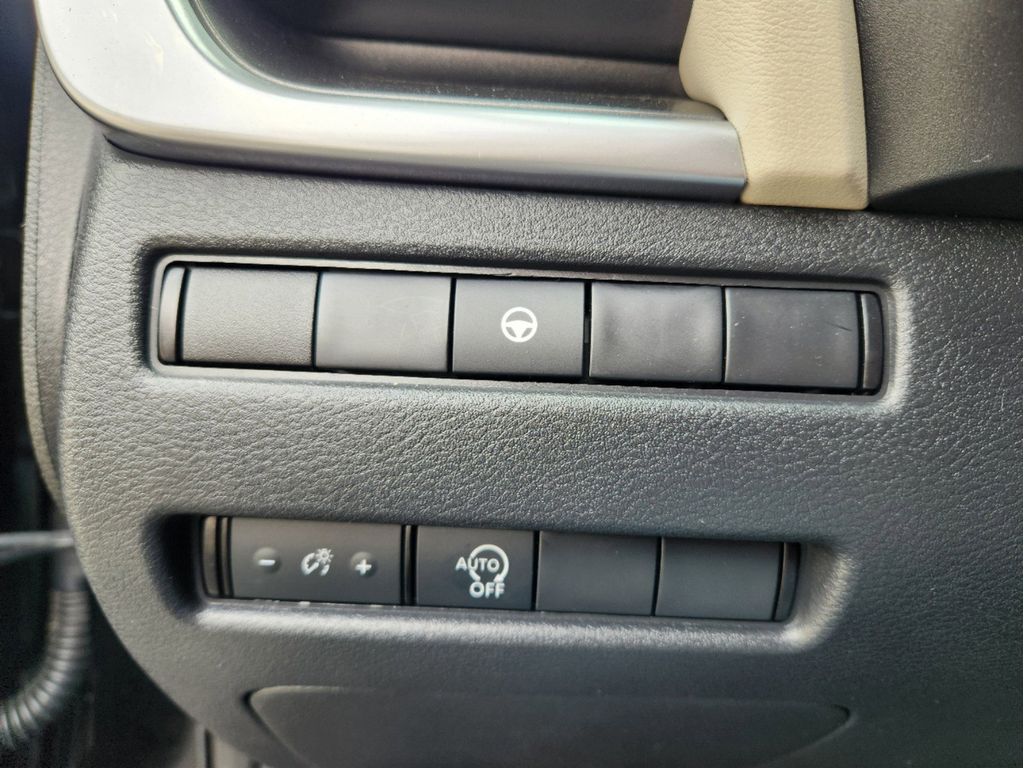 2023 Nissan Rogue SV photo 5