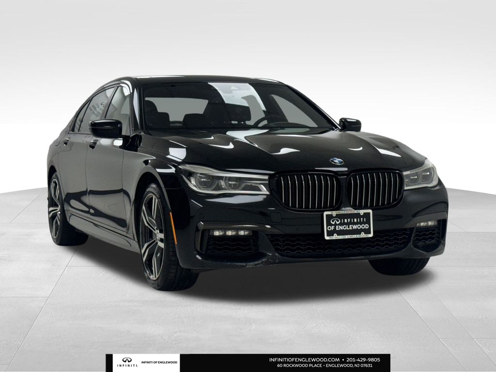 2018 BMW 7 Series 750i's photo