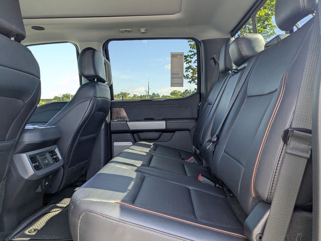 2025 Ford F-250 Lariat photo 14