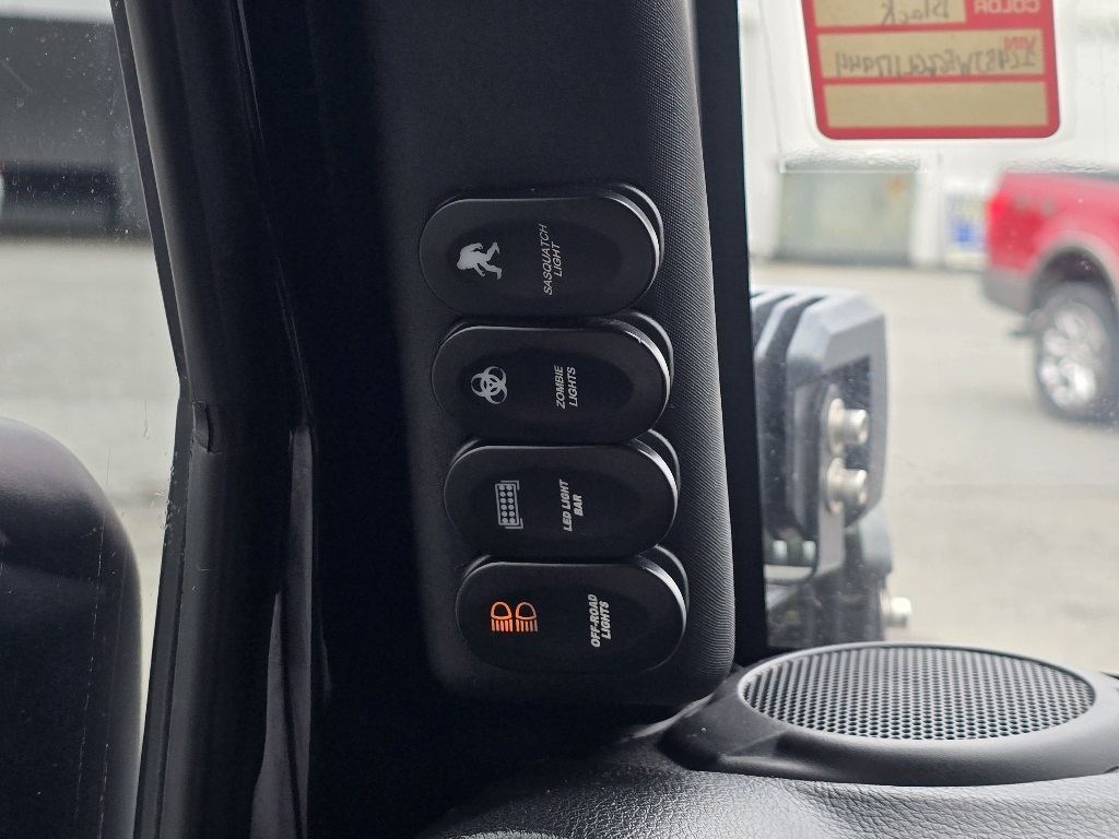 2016 Jeep Wrangler Unlimited Rubicon photo 6