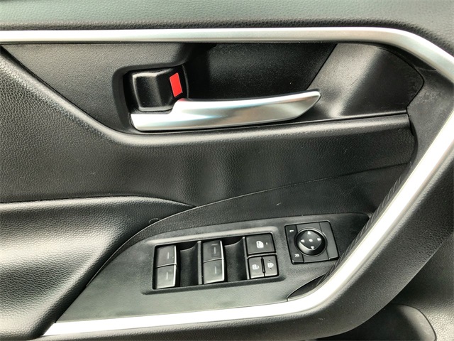 2024 Toyota RAV4 XLE photo 4