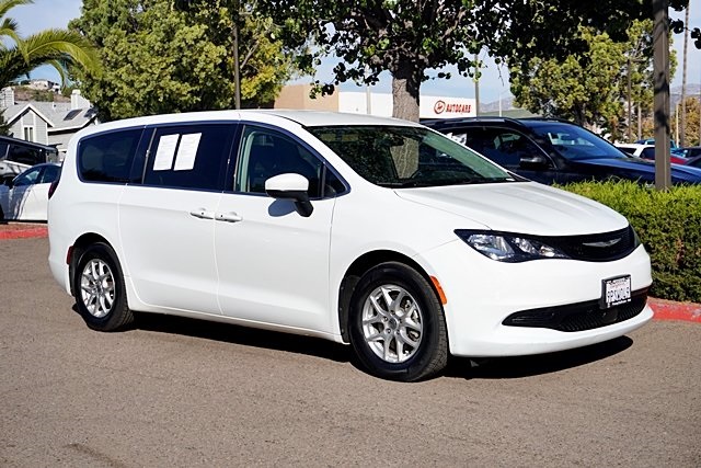 Used 2022 White Chrysler LX image 5