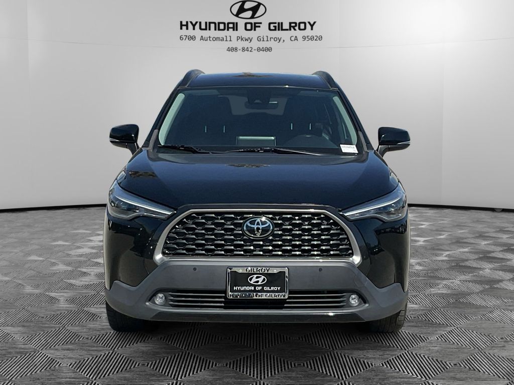 2022 Toyota Corolla Cross XLE photo 2