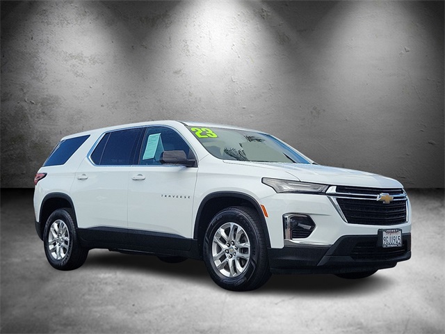 2023 Chevrolet Traverse LS photo 3