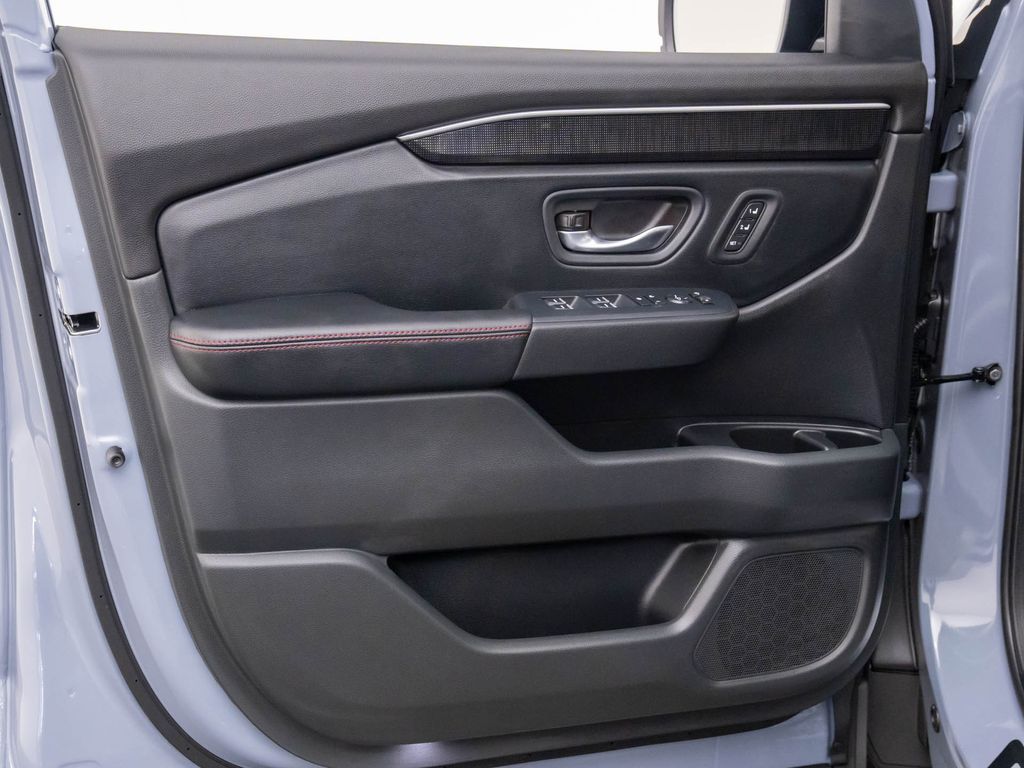 2025 Honda Pilot Black Edition photo 11