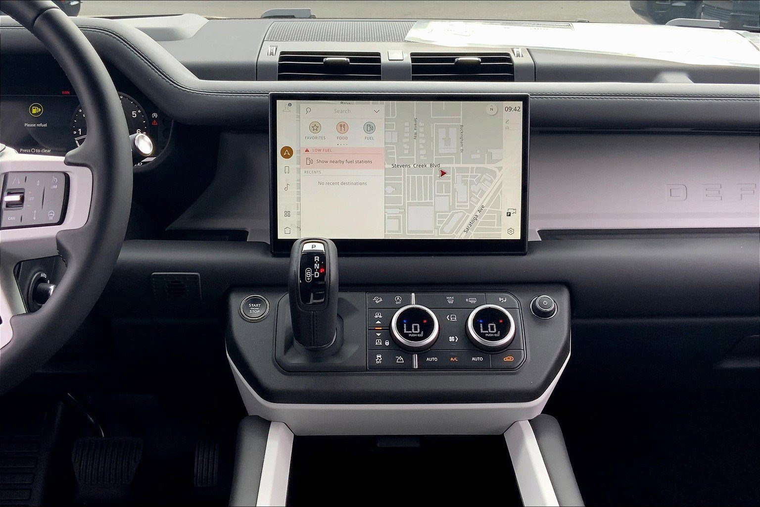 2025 Land Rover Defender 130 X-Dynamic SE photo 4