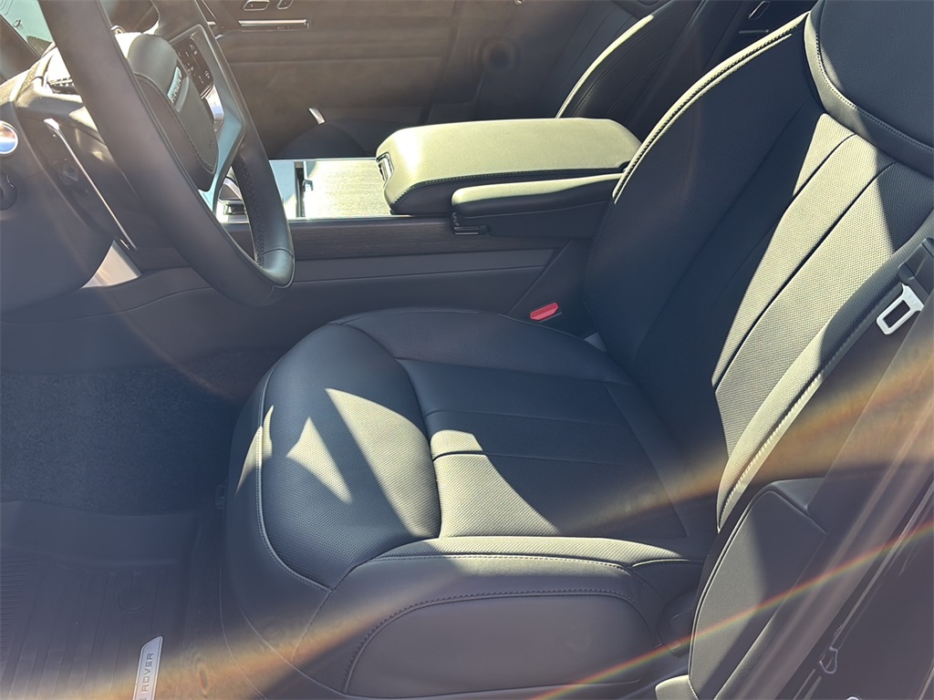 2025 Land Rover Range Rover SE photo 25