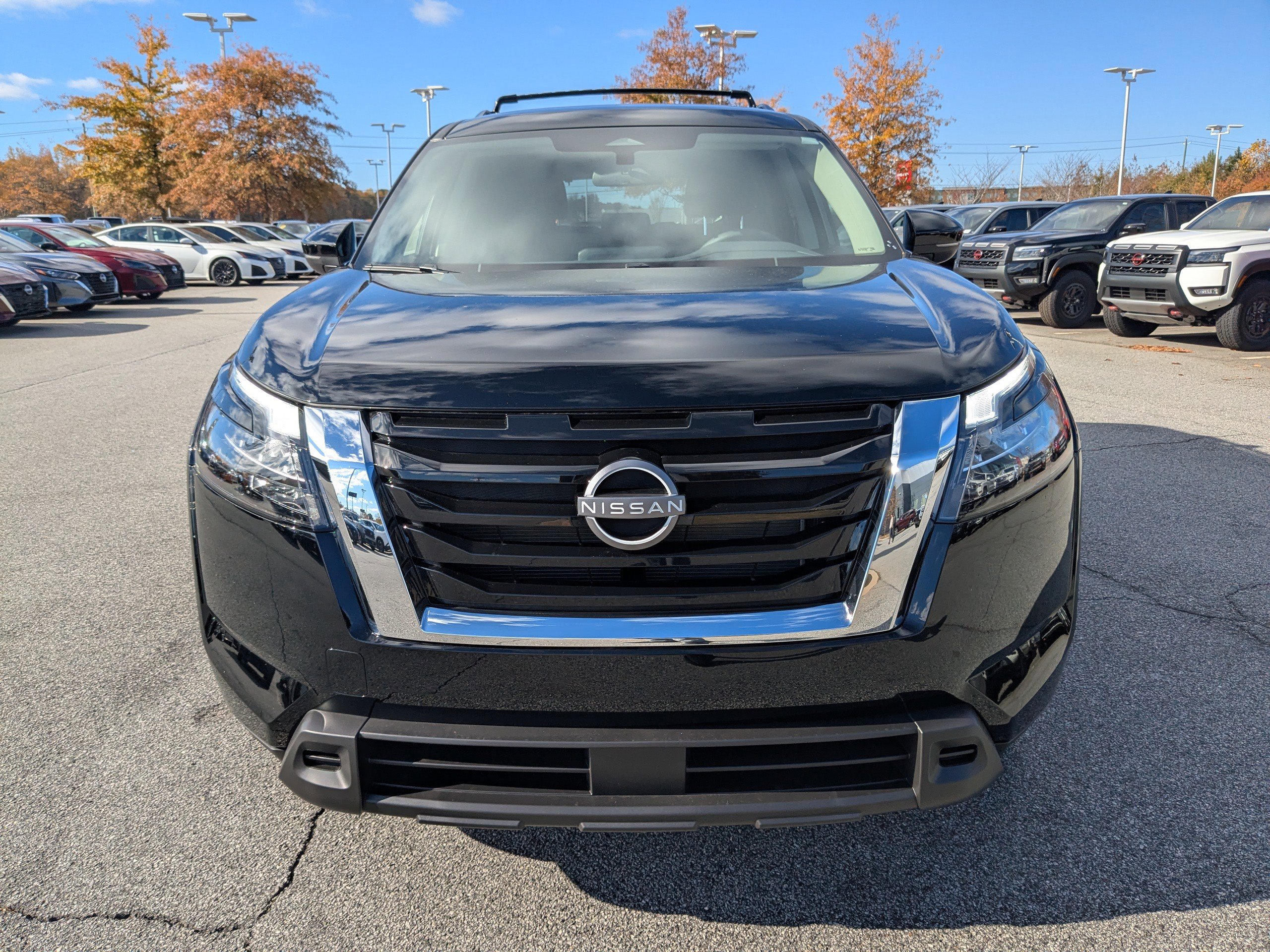 2025 Nissan Pathfinder SV photo 4