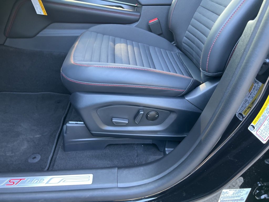 2025 Ford Explorer ST-Line photo 11