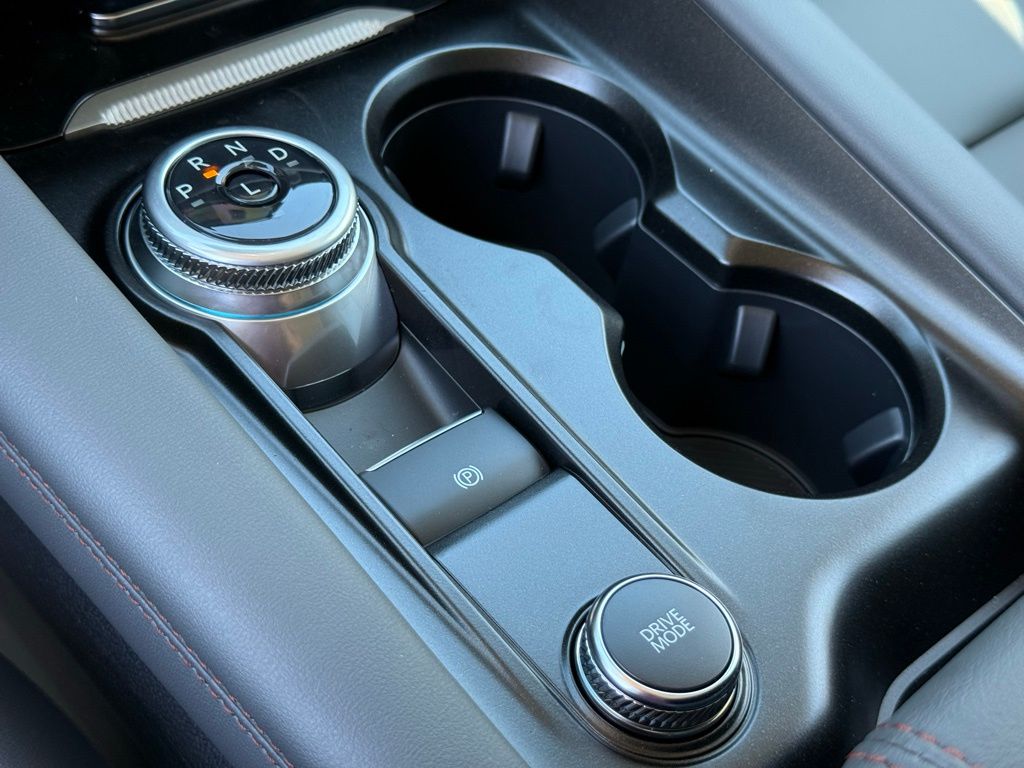 2025 Ford Explorer photo 8