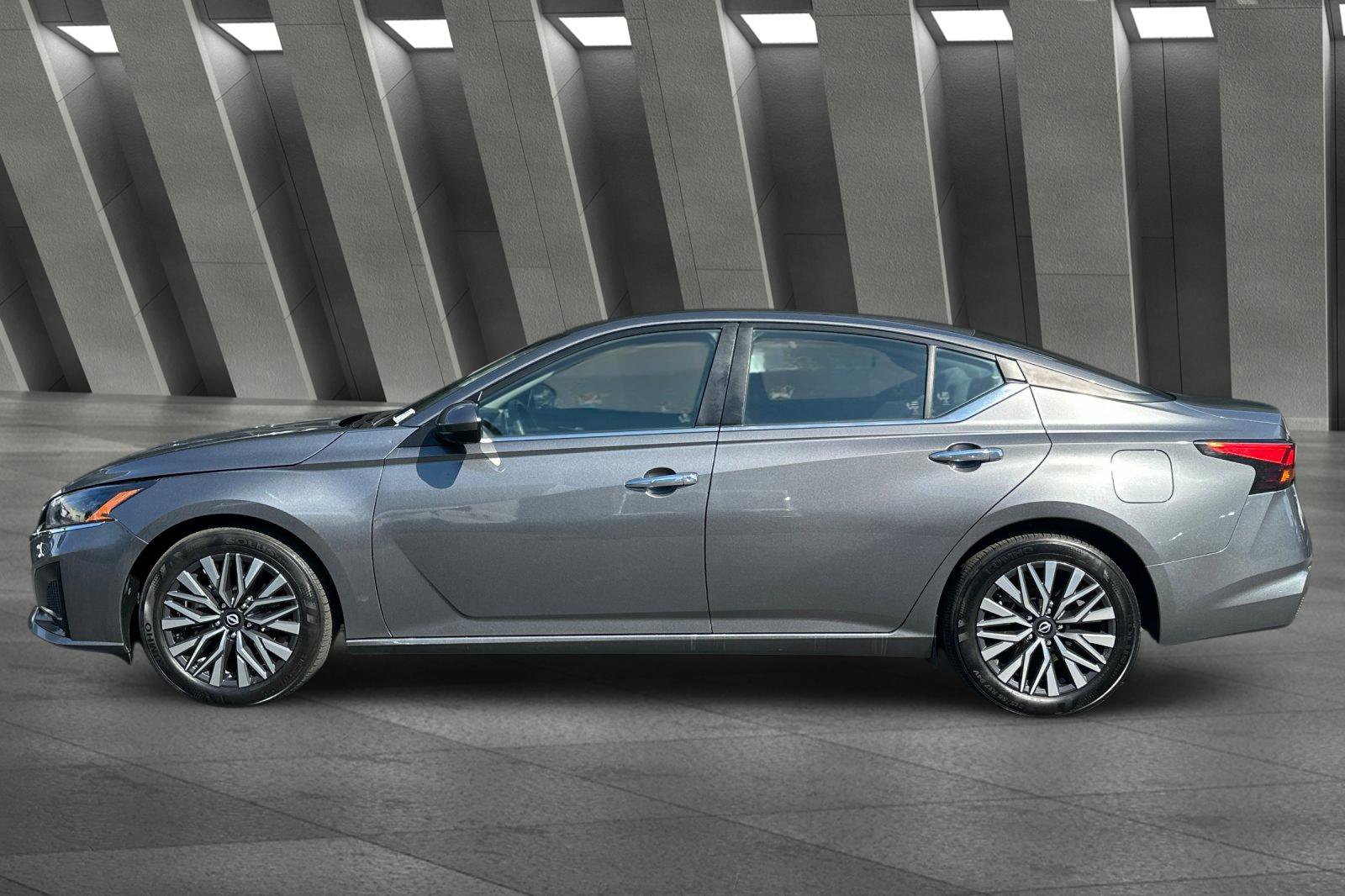 2024 Nissan Altima 2.5 SV photo 5