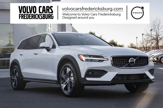 2026 Volvo V60 Cross Country Plus's photo