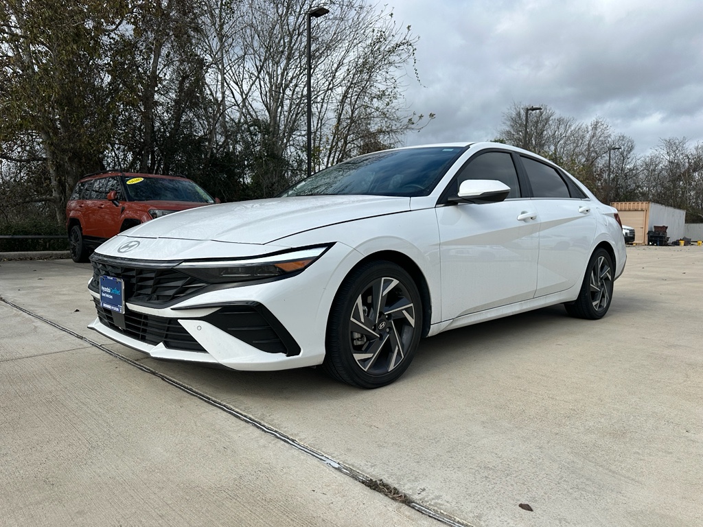 2024 Hyundai Elantra Limited's photo