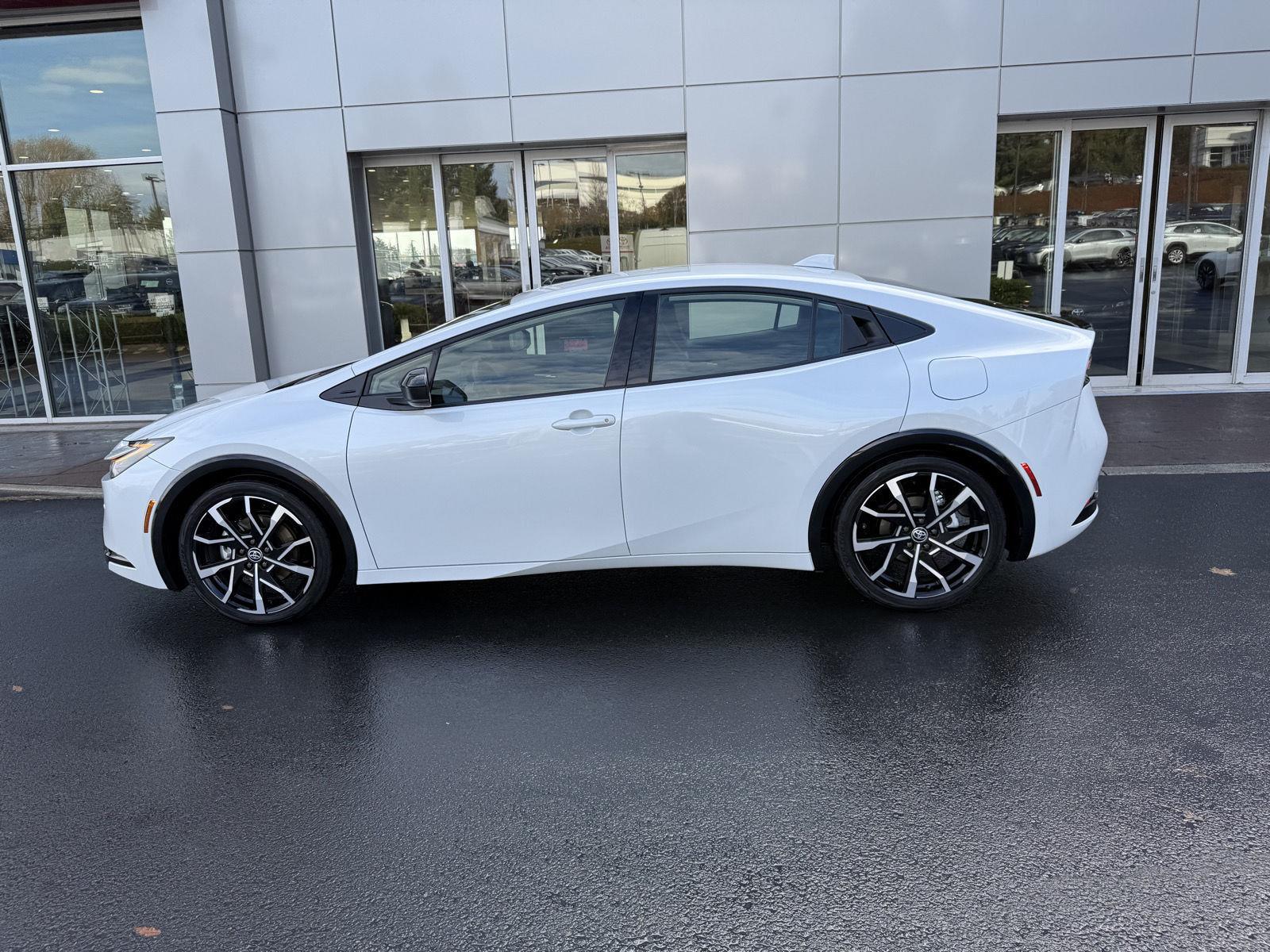 2025 Toyota Prius Plug-in Hybrid XSE photo 2