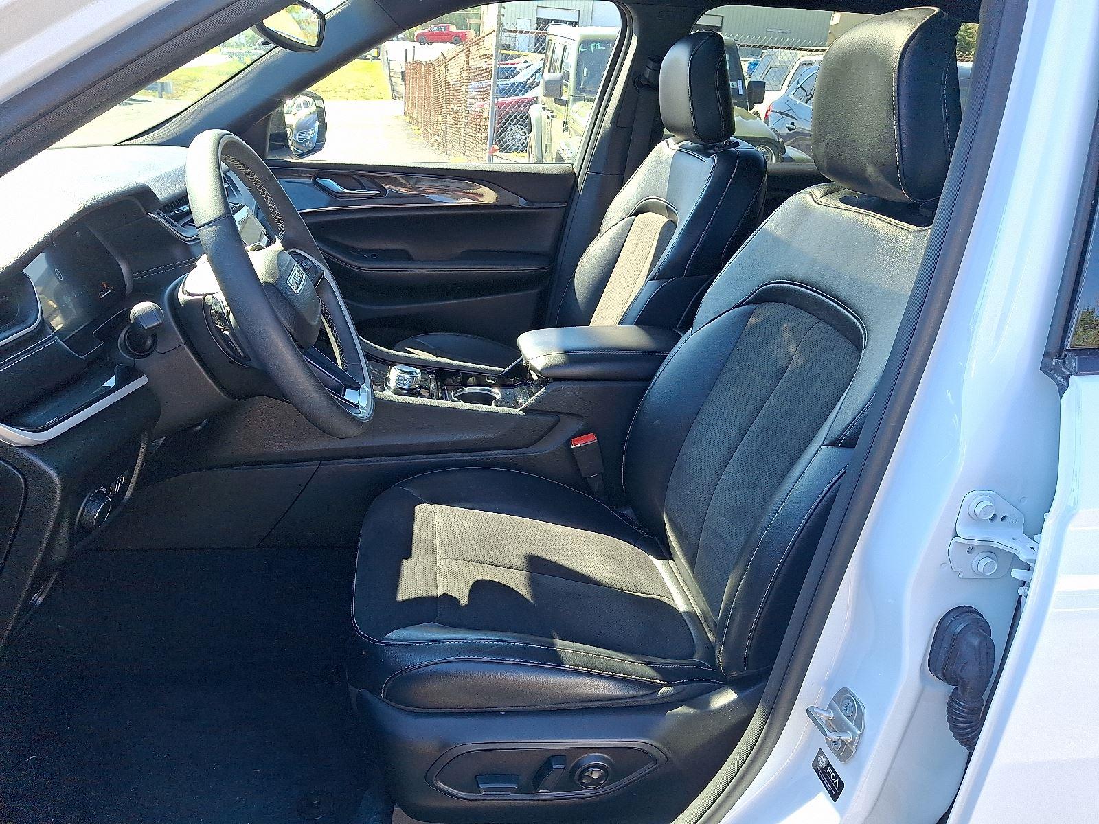 2023 Jeep Grand Cherokee Altitude photo 15