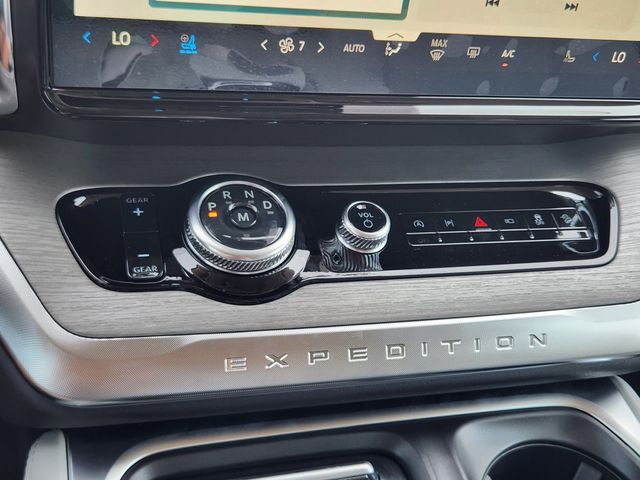 2025 Ford Expedition Platinum MAX photo 17