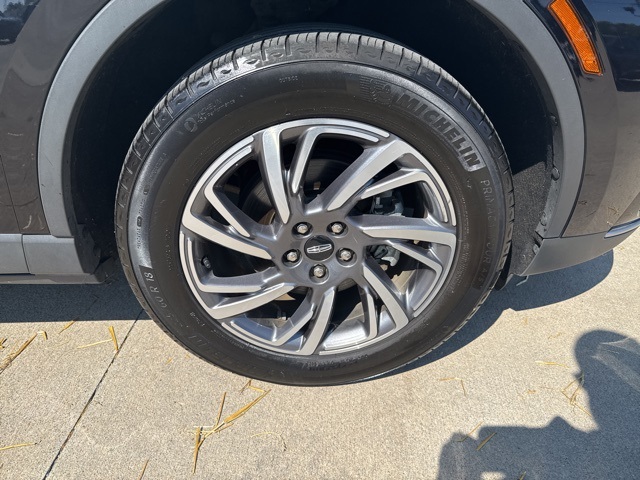 2023 Lincoln Corsair Standard photo 11