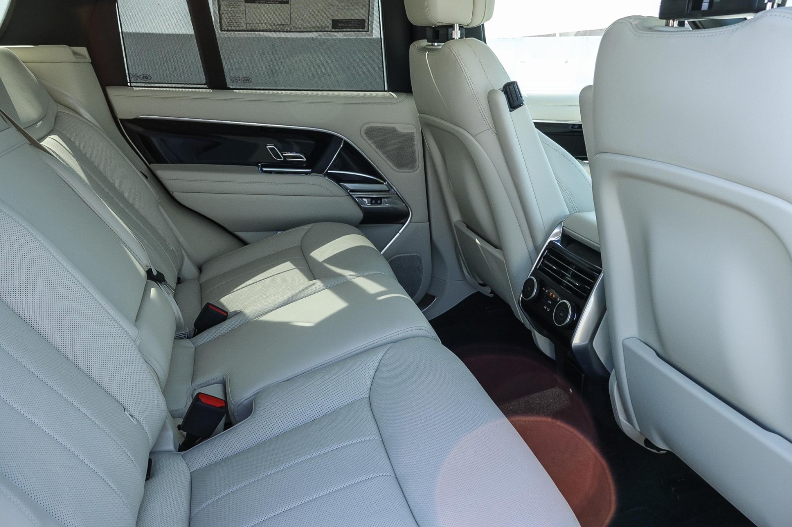 2025 Land Rover Range Rover SE photo 12