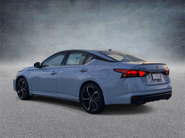 2025 Nissan Altima SR photo 4