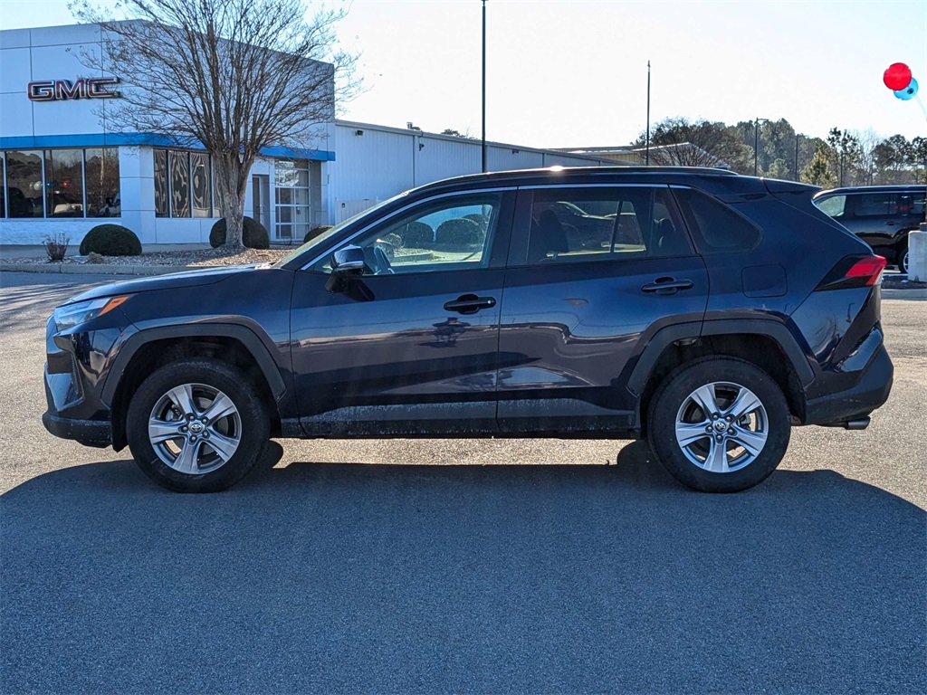2022 Toyota RAV4 XLE photo 7