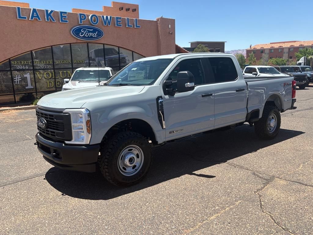 2025 Ford F-350 Super Duty XL's photo