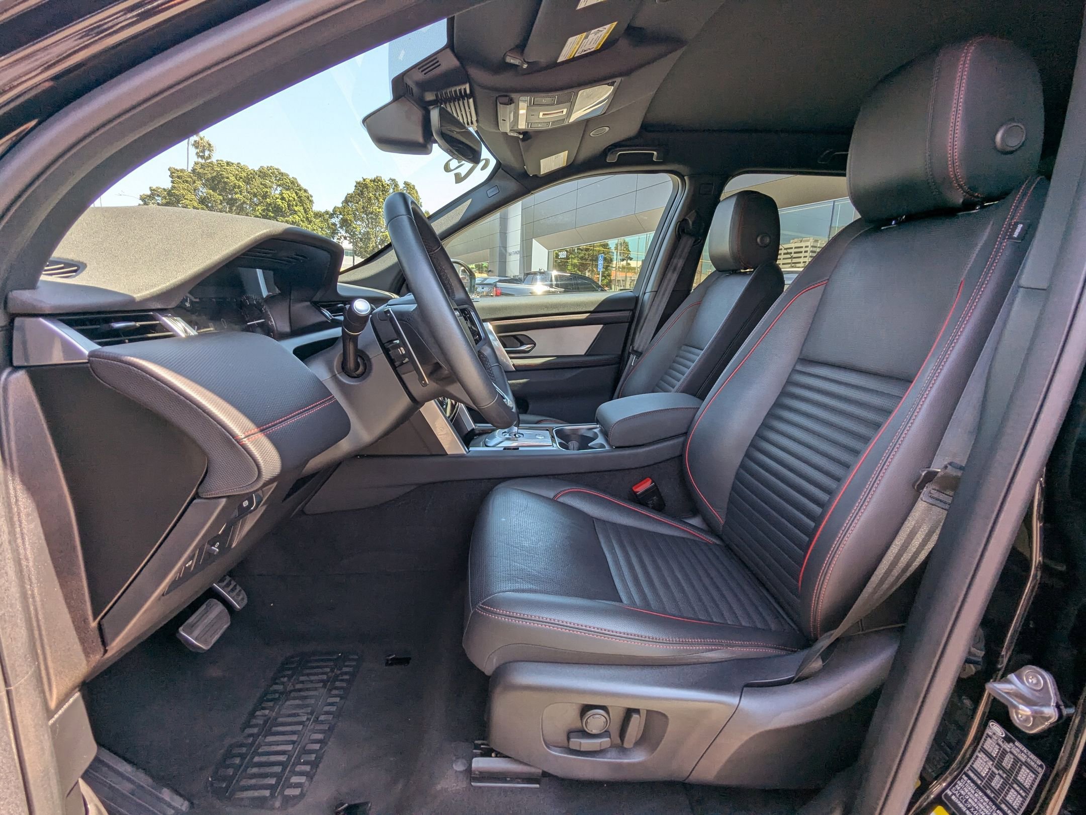 2023 Land Rover Discovery Sport SE R-Dynamic photo 13