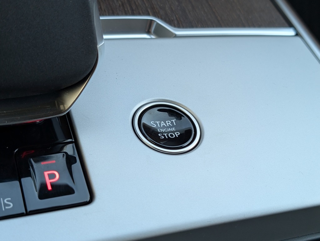 2025 Land Rover Range Rover SE photo 17