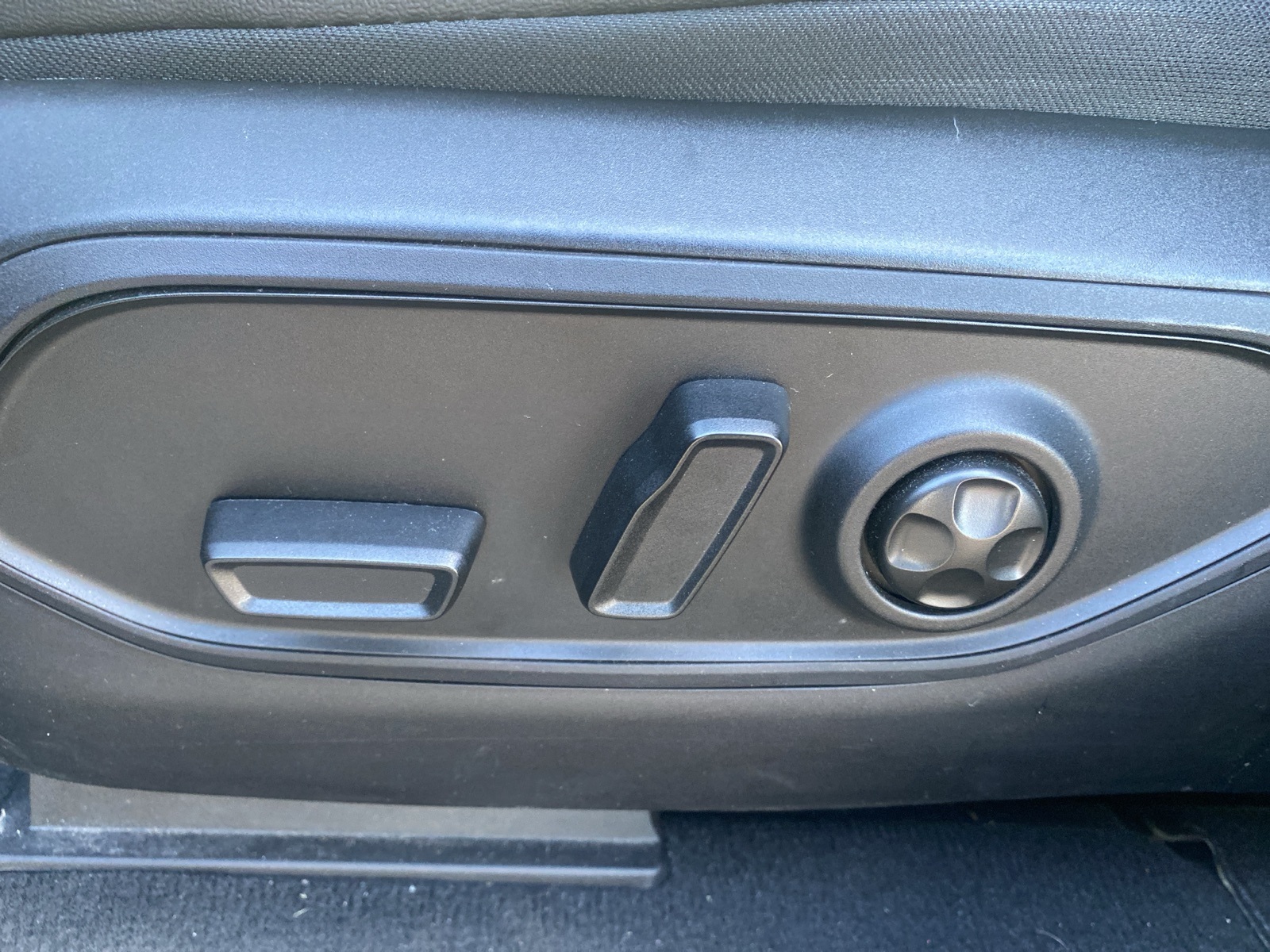 2023 Jeep Grand Cherokee Laredo Altitude photo 4