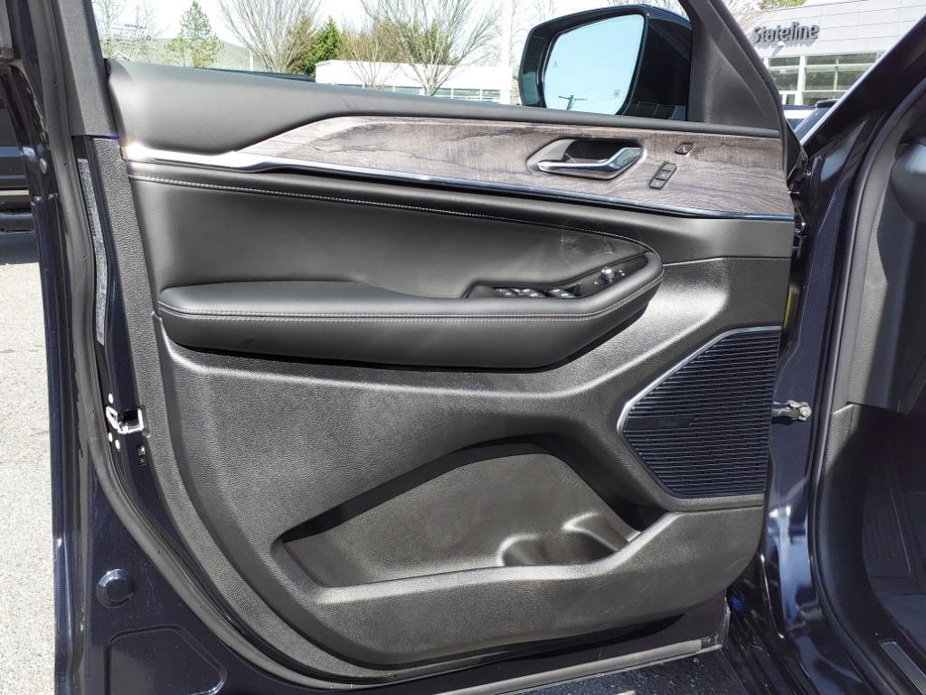 2024 Jeep Cherokee Overland 4xe photo 4