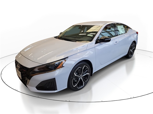2025 Nissan Altima SR photo 2