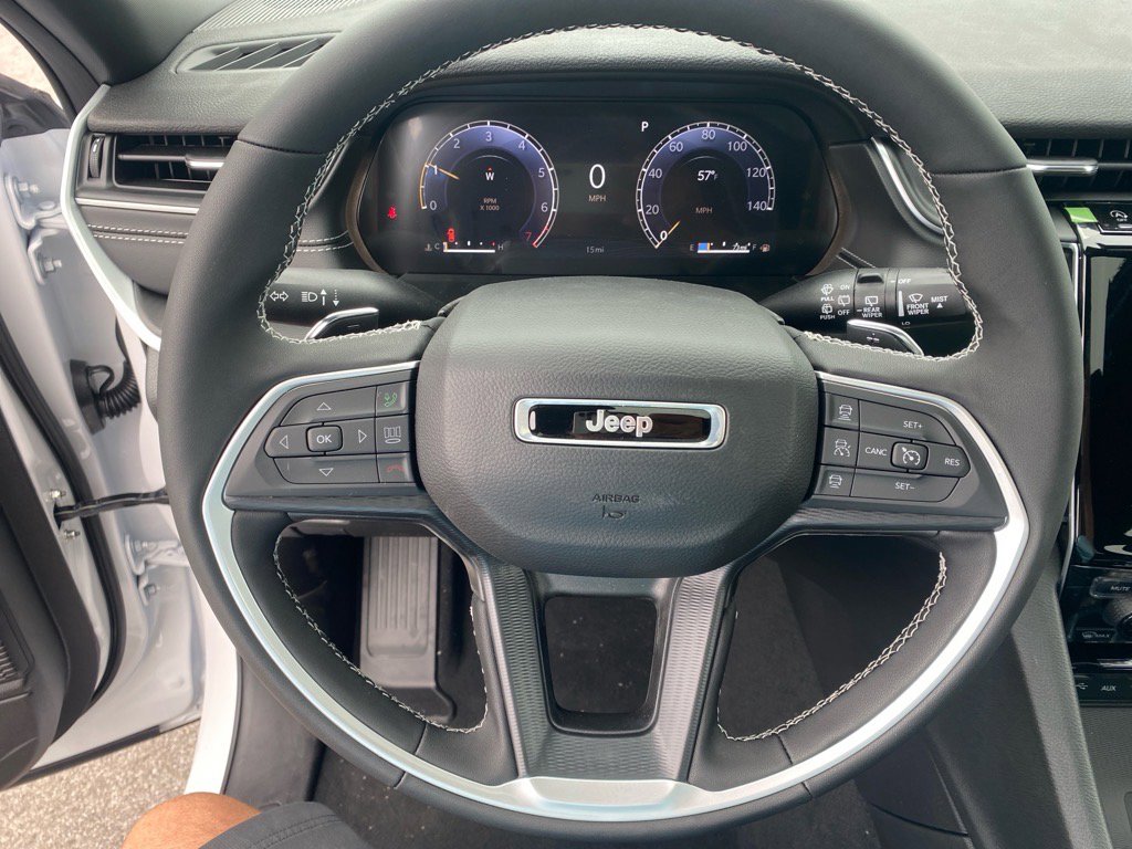 2025 Jeep Grand Cherokee Laredo X photo 3