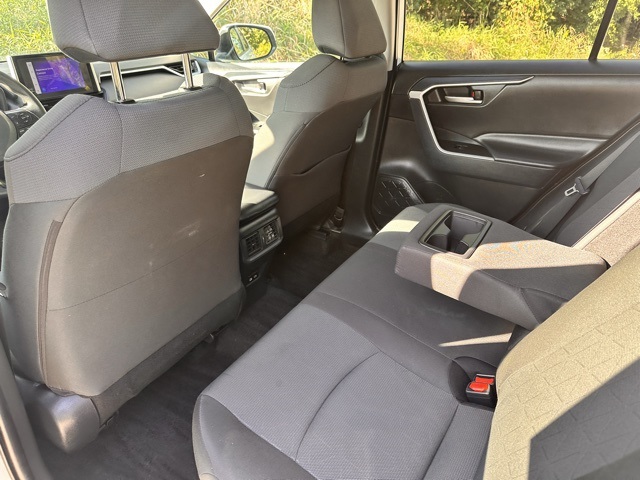 2024 Toyota RAV4 Hybrid XLE photo 11